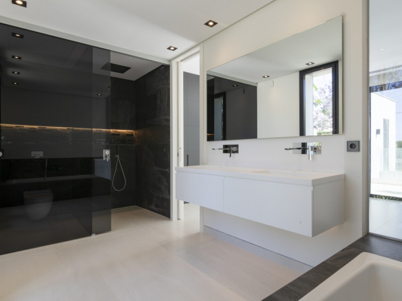 Beach villa – Marbella East 6bedroom modern villa for sale