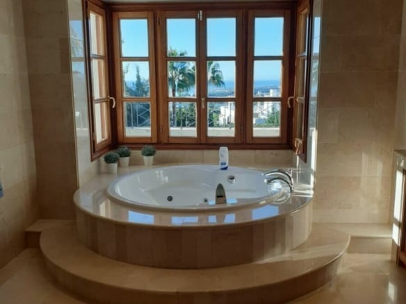 Reduced – Sierra Blanca 7bed villa with Sea views