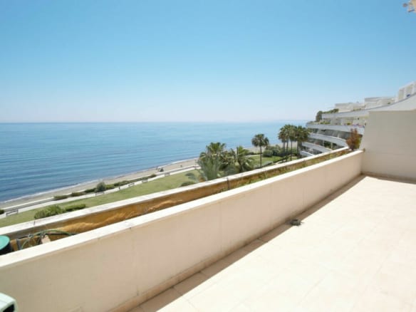 Bank  repo – Estepona Beachfront Penthouse for sale
