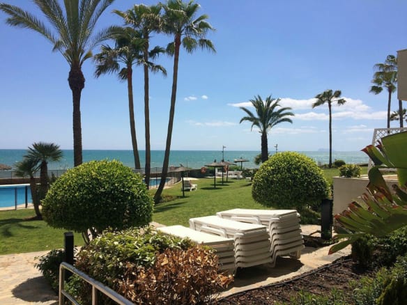 Bank  repo – Estepona Beachfront Penthouse for sale