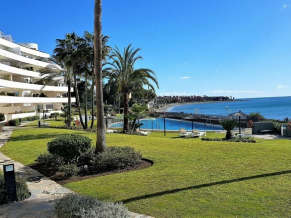 Bank  repo – Estepona Beachfront Penthouse for sale