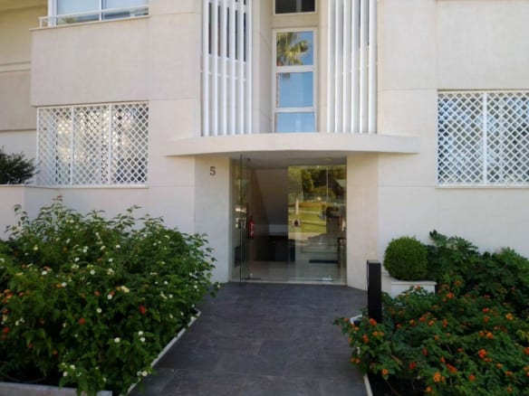 Bank  repo – Estepona Beachfront Penthouse for sale