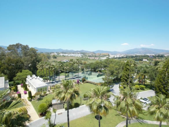 Bank  repo – Estepona Beachfront Penthouse for sale