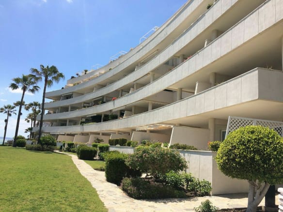 Bank  repo – Estepona Beachfront Penthouse for sale