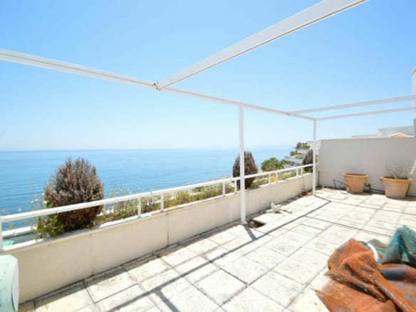 Bank  repo – Estepona Beachfront Penthouse for sale