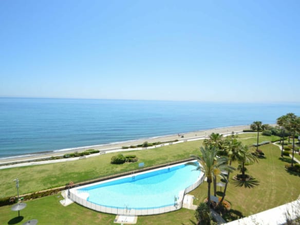Bank  repo – Estepona Beachfront Penthouse for sale