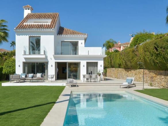 Nueva Andalucia 7 bedroom reformed villa for sale