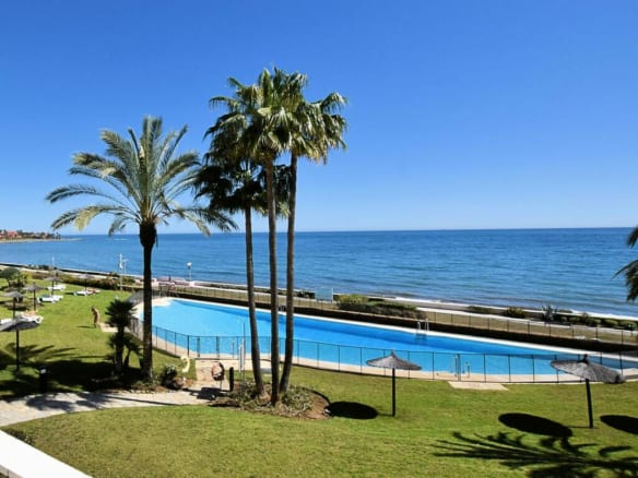 Bank  repo – Estepona Beachfront Penthouse for sale