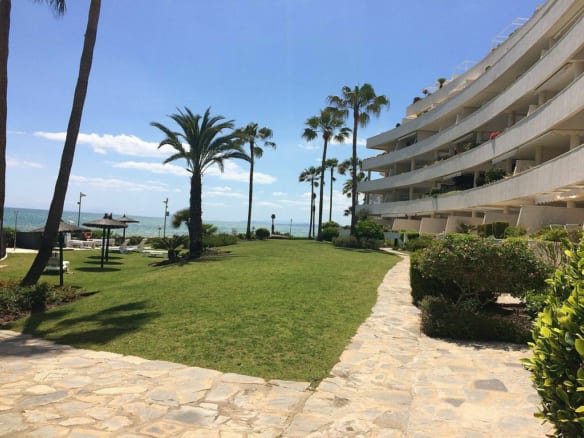 Bank  repo – Estepona Beachfront Penthouse for sale