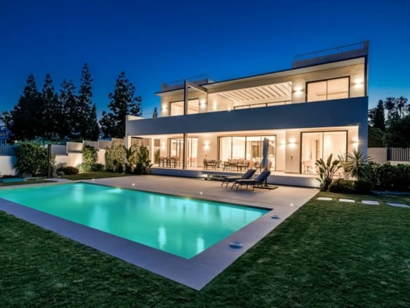 Golden Mile –  Modern villa – Sea views – Turnkey