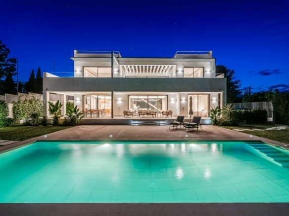 Golden Mile –  Modern villa – Sea views – Turnkey
