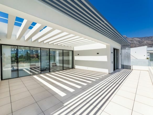 Golden Mile –  Modern villa – Sea views – Turnkey