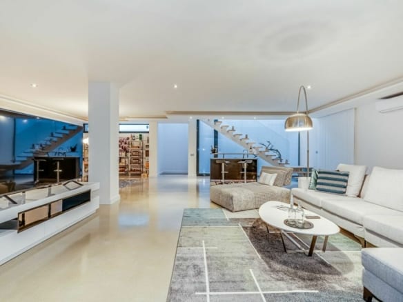 Golden Mile –  Modern villa – Sea views – Turnkey