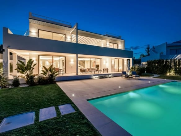Golden Mile –  Modern villa – Sea views – Turnkey
