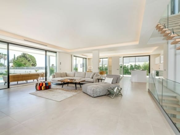 Golden Mile –  Modern villa – Sea views – Turnkey