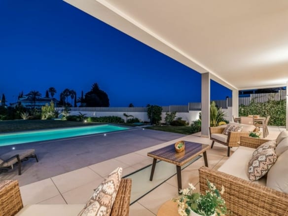 Golden Mile –  Modern villa – Sea views – Turnkey