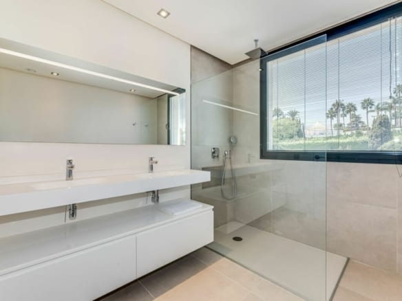 Golden Mile –  Modern villa – Sea views – Turnkey