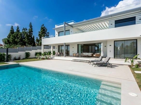 Golden Mile –  Modern villa – Sea views – Turnkey