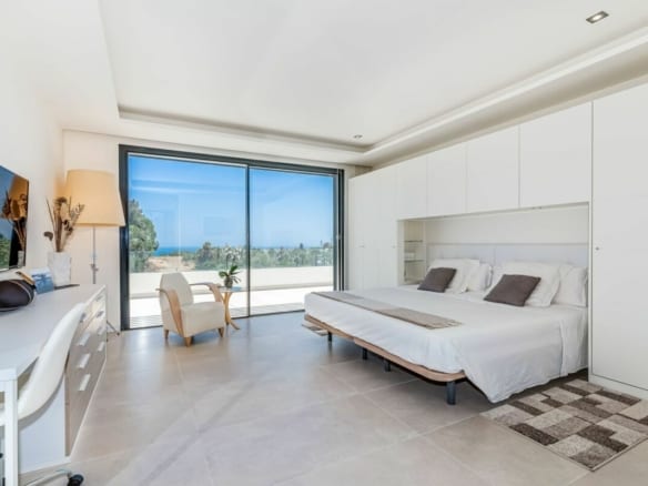 Golden Mile –  Modern villa – Sea views – Turnkey