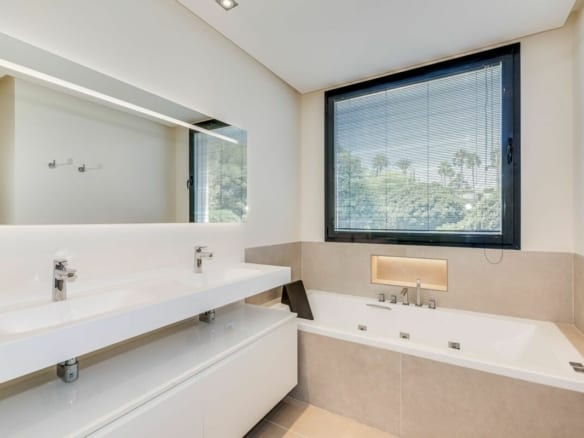 Golden Mile –  Modern villa – Sea views – Turnkey