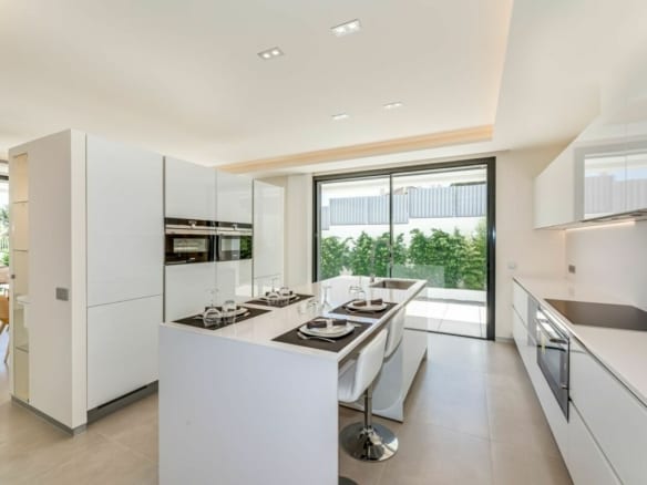 Golden Mile –  Modern villa – Sea views – Turnkey