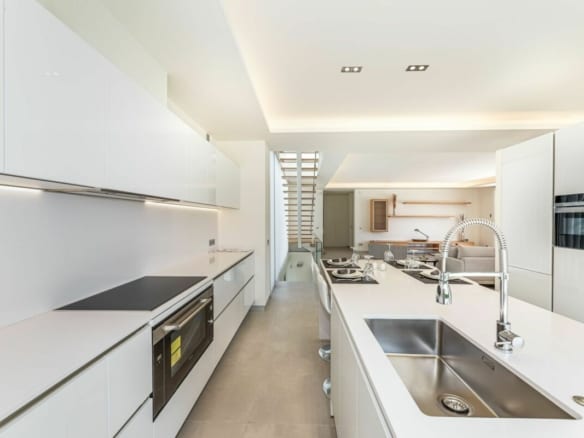 Golden Mile –  Modern villa – Sea views – Turnkey