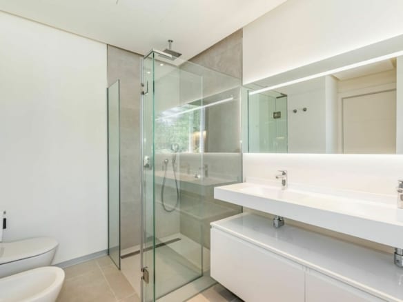 Golden Mile –  Modern villa – Sea views – Turnkey