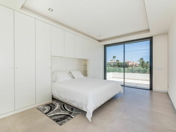 Golden Mile –  Modern villa – Sea views – Turnkey