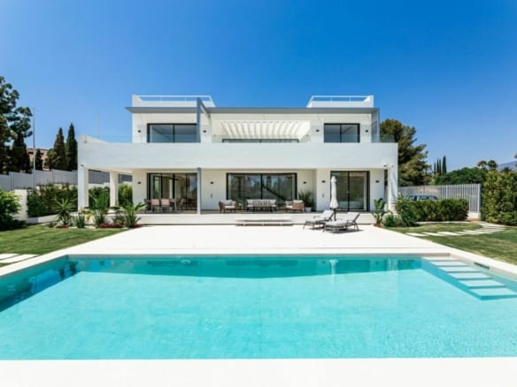 Golden Mile –  Modern villa – Sea views – Turnkey
