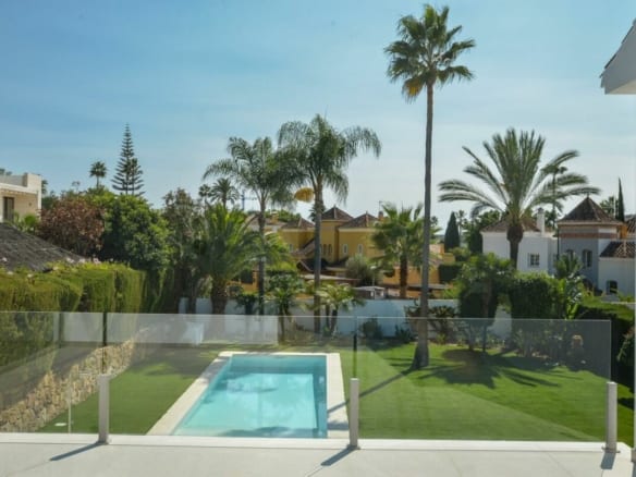 Nueva Andalucia 7 bedroom reformed villa for sale