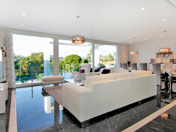 Nueva Andalucia – Modern villa -West facing