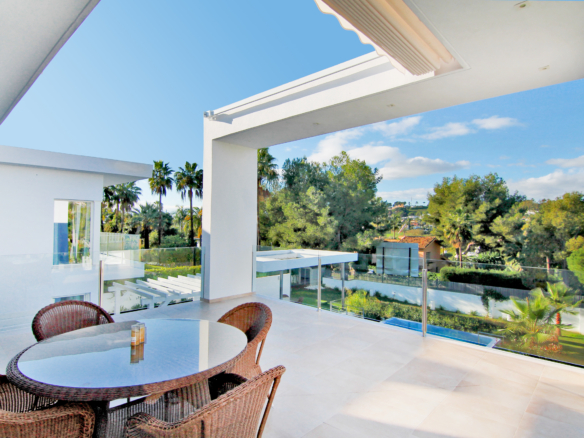 Nueva Andalucia – Modern villa -West facing
