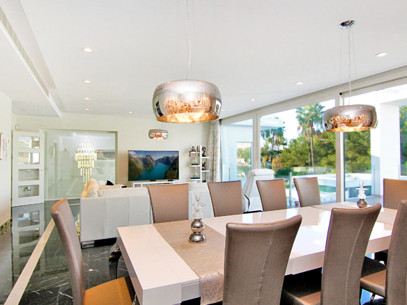 Nueva Andalucia – Modern villa -West facing