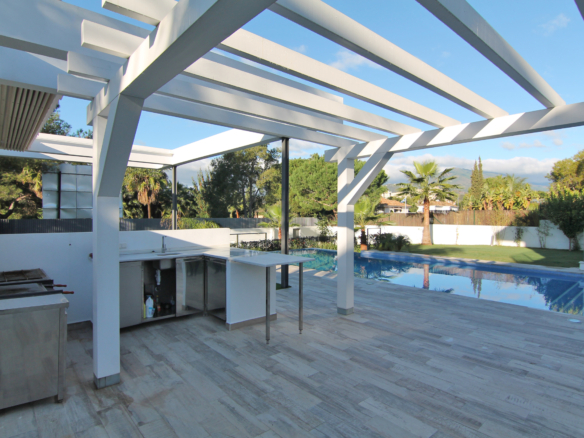 Nueva Andalucia – Modern villa -West facing