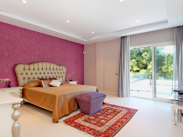 Nueva Andalucia – Modern villa -West facing