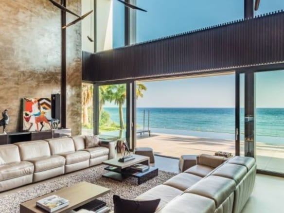 10min Puerto Banus – Modern beachfront villa for rent