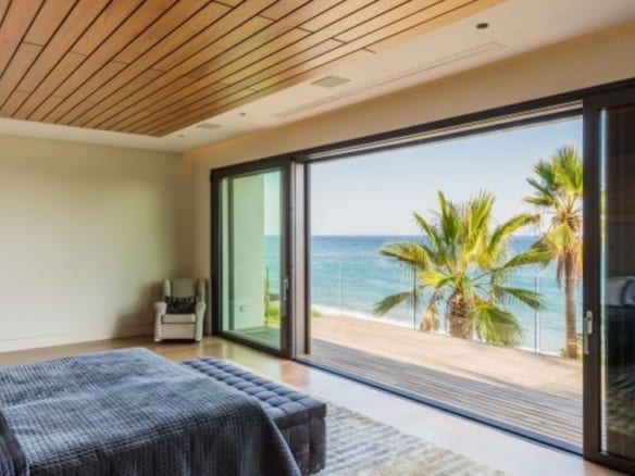 10min Puerto Banus – Modern beachfront villa for rent