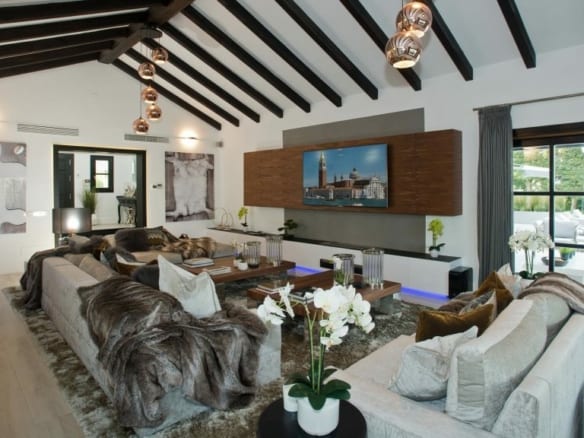 Nueva Andalucia – 6 bed  Luxury Villa for Rent