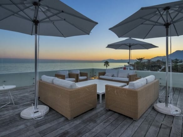 Marbella East – Modern 6bed Beach front villa