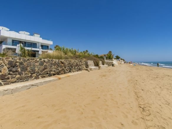 Marbella East – Modern 6bed Beach front villa