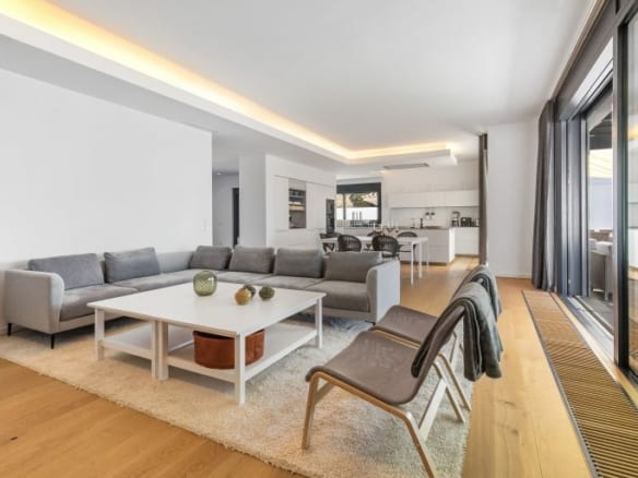 Marbella East – Modern 6bed Beach front villa