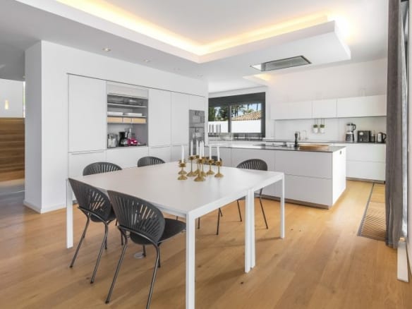 Marbella East – Modern 6bed Beach front villa