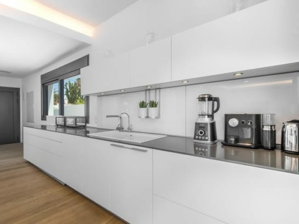 Marbella East – Modern 6bed Beach front villa