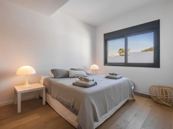Marbella East – Modern 6bed Beach front villa