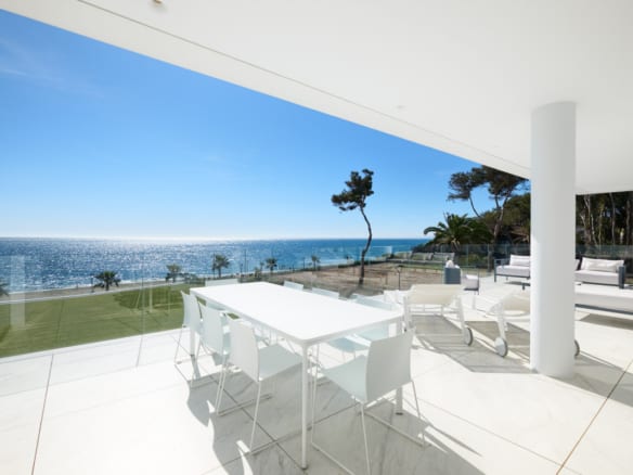 For sale  – EMARE Luxury Beachfront Apt. & Penthouse  10min from Puerto Banus 🏖️