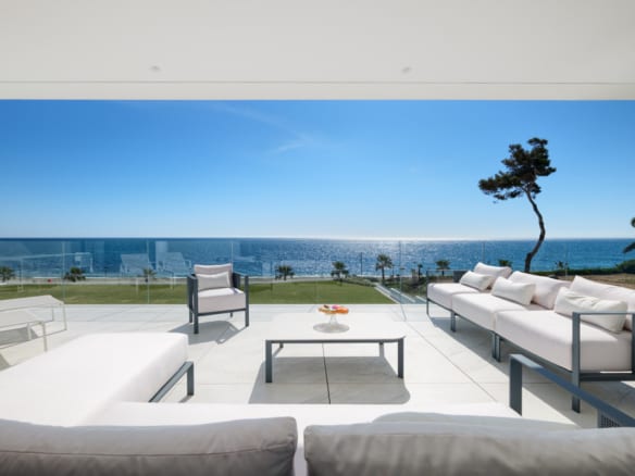 For sale  – EMARE Luxury Beachfront Apt. & Penthouse  10min from Puerto Banus 🏖️