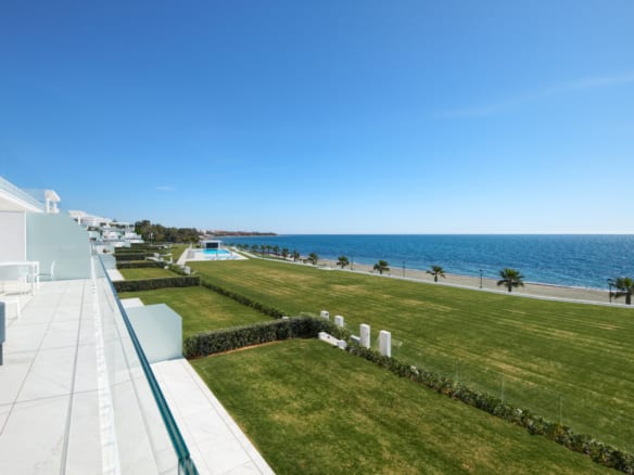 For sale  – EMARE Luxury Beachfront Apt. & Penthouse  10min from Puerto Banus 🏖️