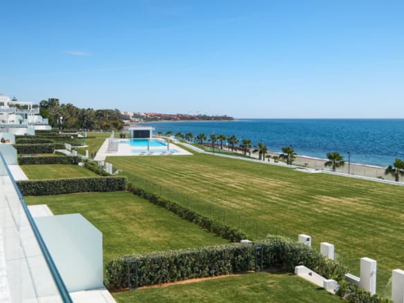 For sale  – EMARE Luxury Beachfront Apt. & Penthouse  10min from Puerto Banus 🏖️