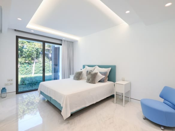 For sale  – EMARE Luxury Beachfront Apt. & Penthouse  10min from Puerto Banus 🏖️