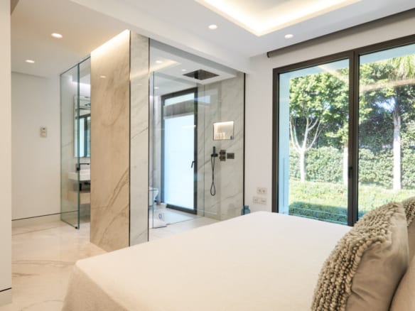 For sale  – EMARE Luxury Beachfront Apt. & Penthouse  10min from Puerto Banus 🏖️